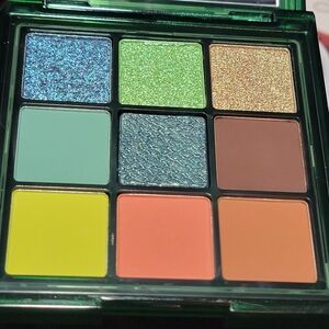 HUDA BEAUTY New Eyeshadow Palette